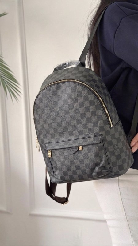 شنطة ظهر - LOUIS VUITTON